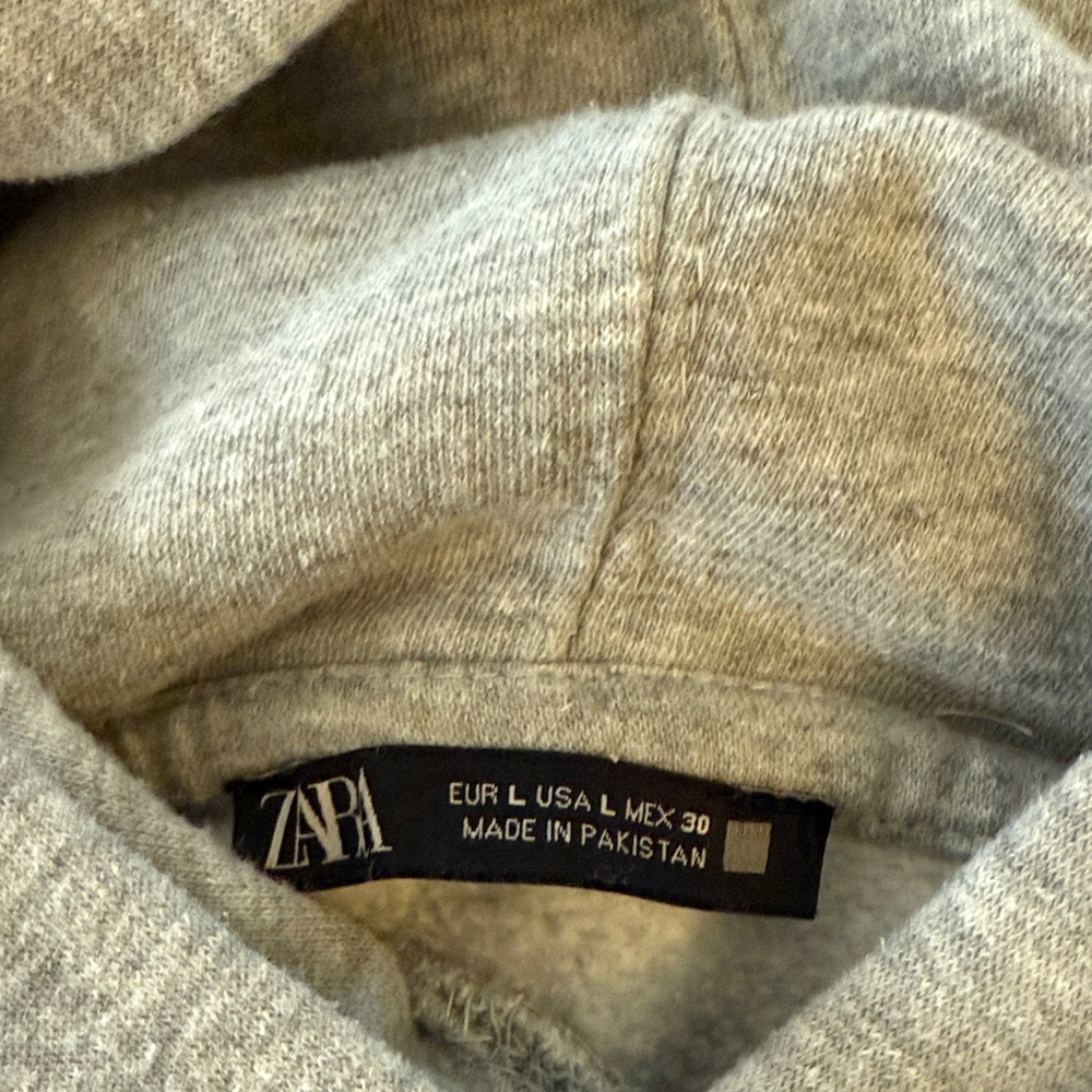 Zara women’s cropped gray Sweater